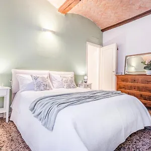 https://apt-ghirlandina-the-aesthetes-house.emilia-romagnahotels.net